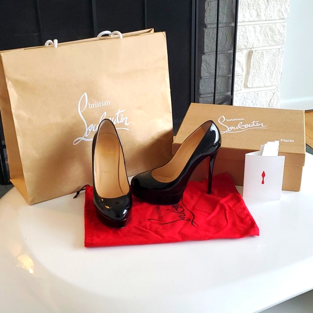 Authentic Louboutin Bianca Black Pumps